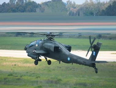 Αυτό είναι το κορυφαίο ΑΗ-64A Apache της Αεροπορίας Στρατού (φωτό & βίντεο)